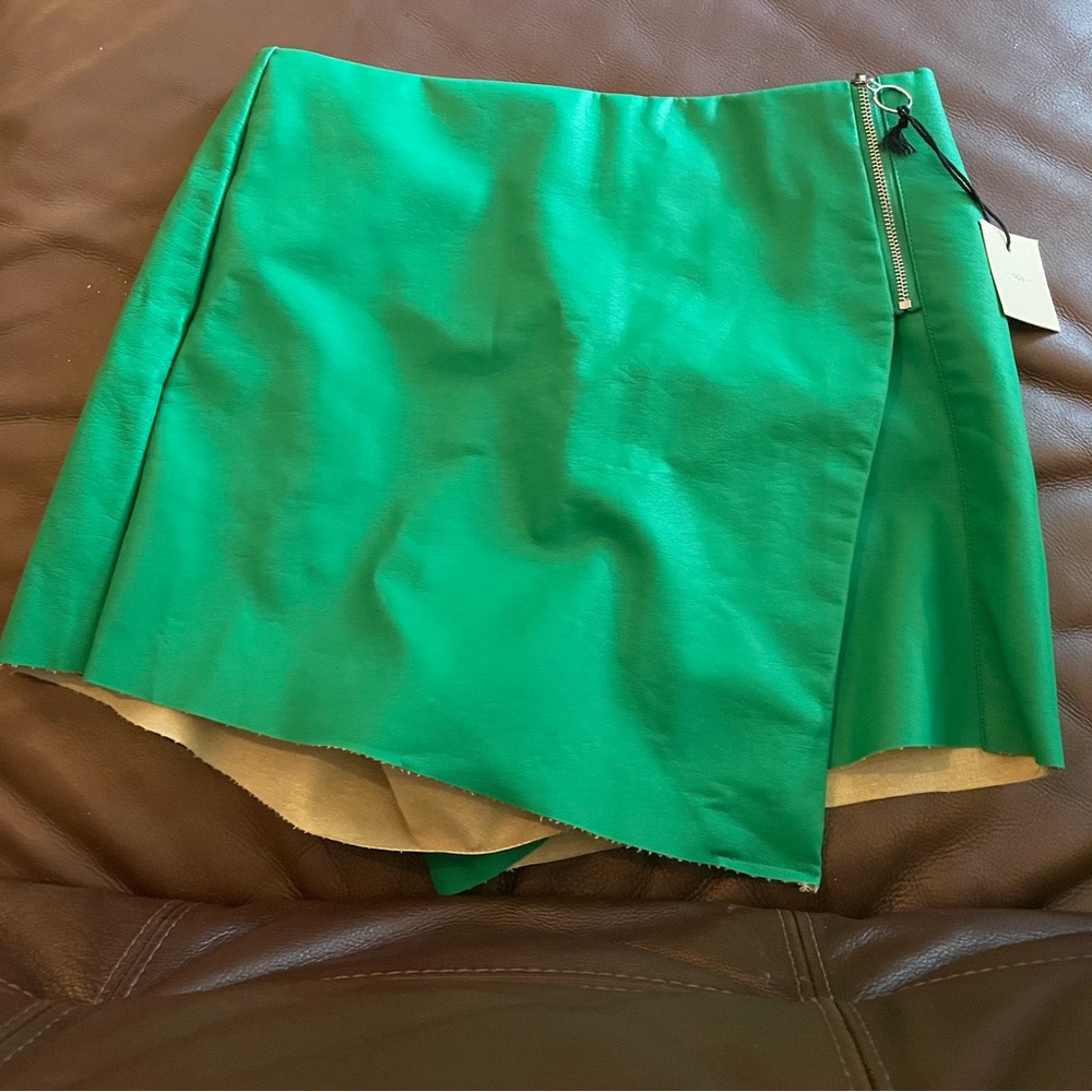 Women’s leather green skirt size M